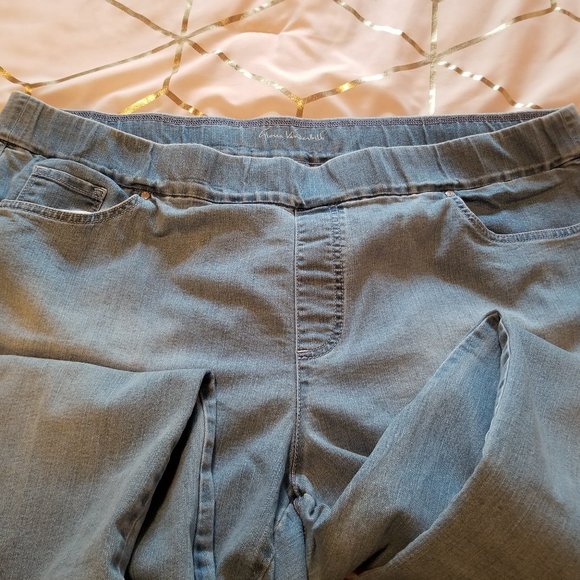 Gloria Vanderbilt Light Blue Jeans - Picture 3 of 4